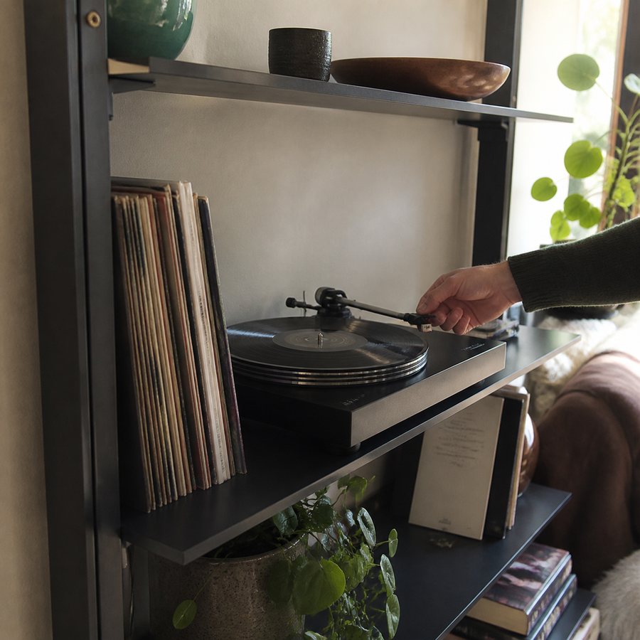 Le Vinyle · Charbon · 57,1 × 98 cm
